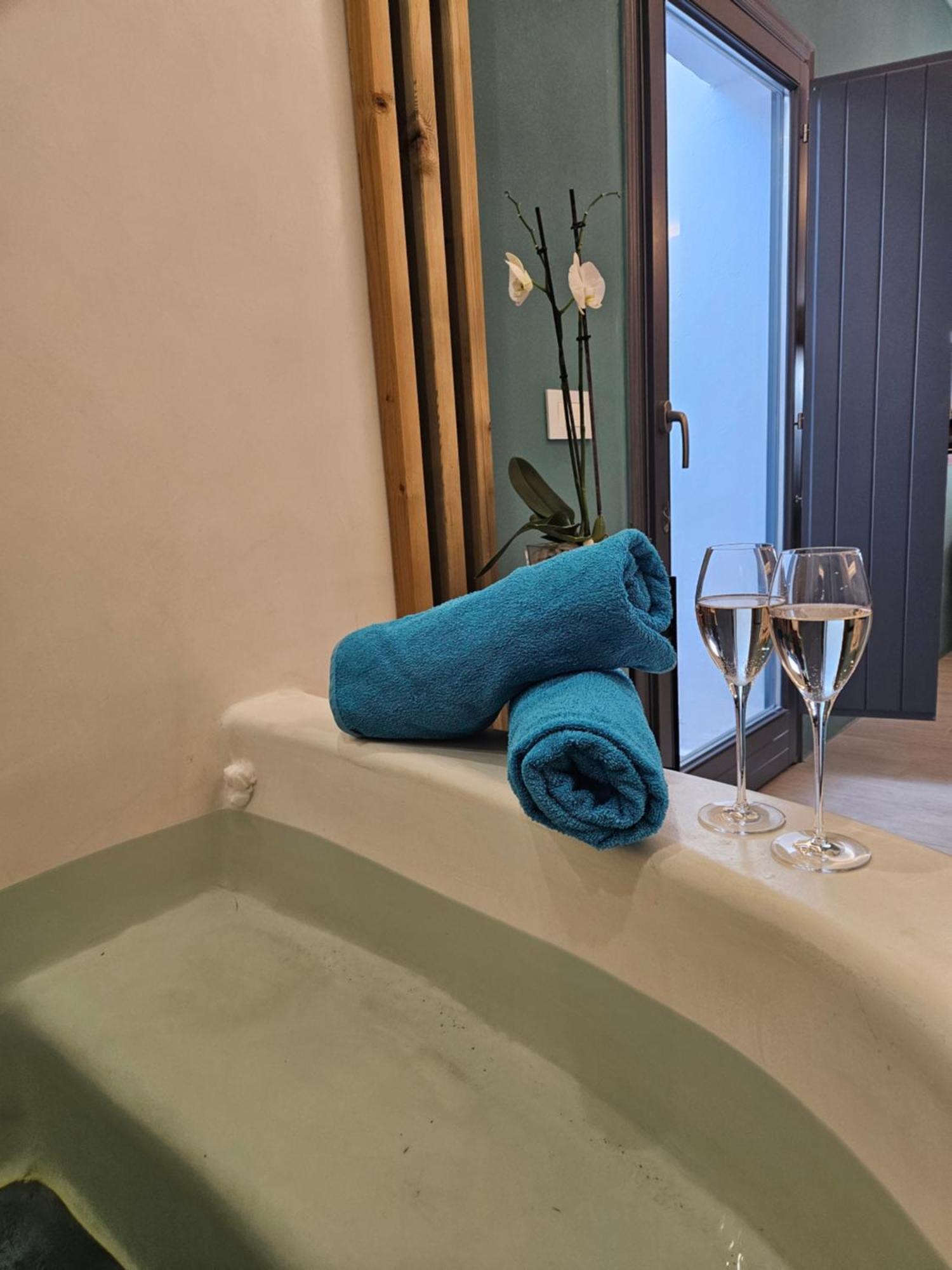 Saint Sin Suites - Adults Only Imerovígli Extérieur photo